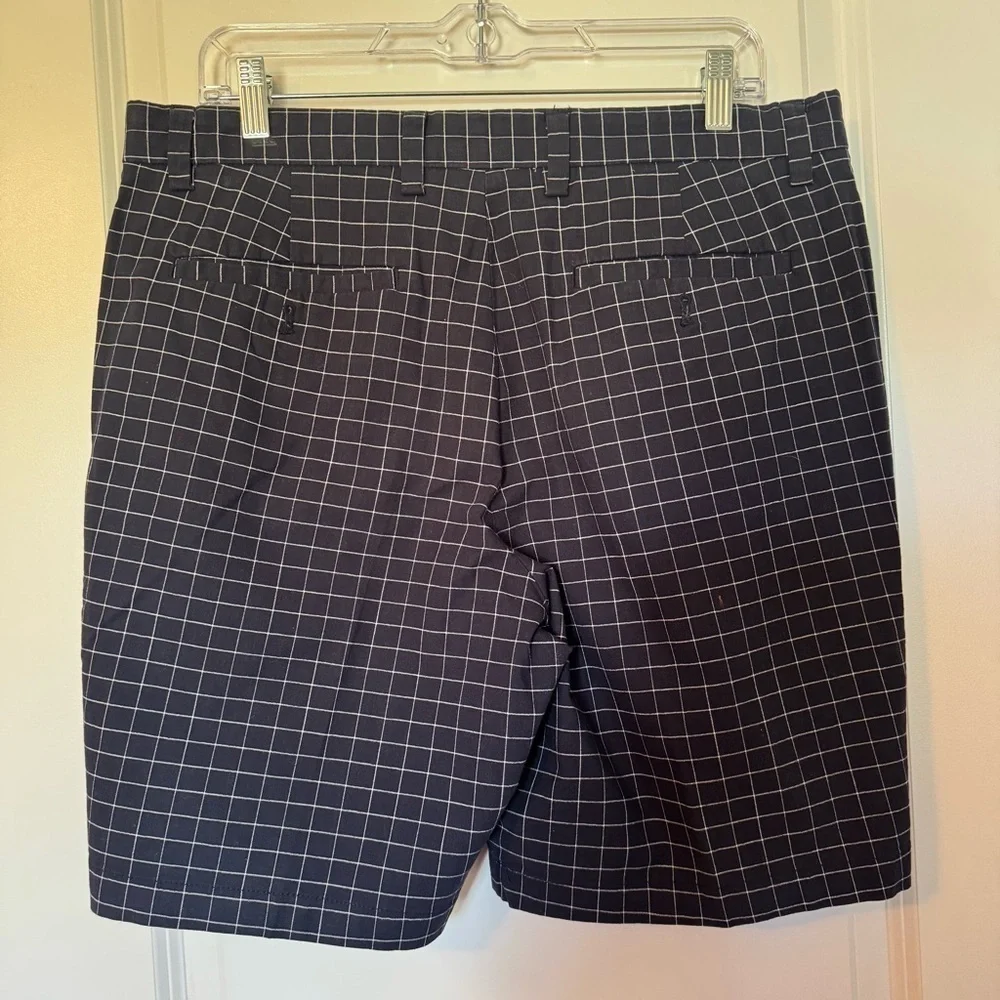 Banana Republic Men's Aiden Club Navy and White Checkered Size 34 Shorts